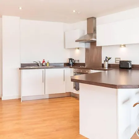 Light And Bright 1br Close To Station Apartment
