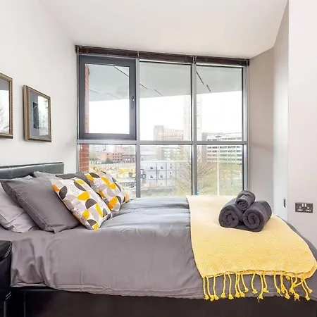 Light And Bright 1br Close To Station