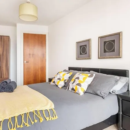 Light And Bright 1br Close To Station * Leeds (West Yorkshire)