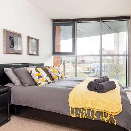 Light And Bright 1br Close To Station * Leeds (West Yorkshire)