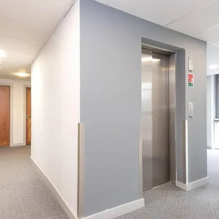 Light And Bright 1br Close To Station *